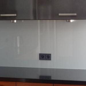szklane panele w kuchni